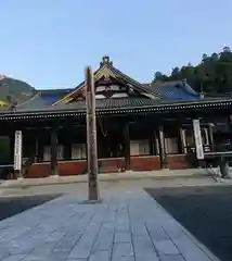 久遠寺の本殿