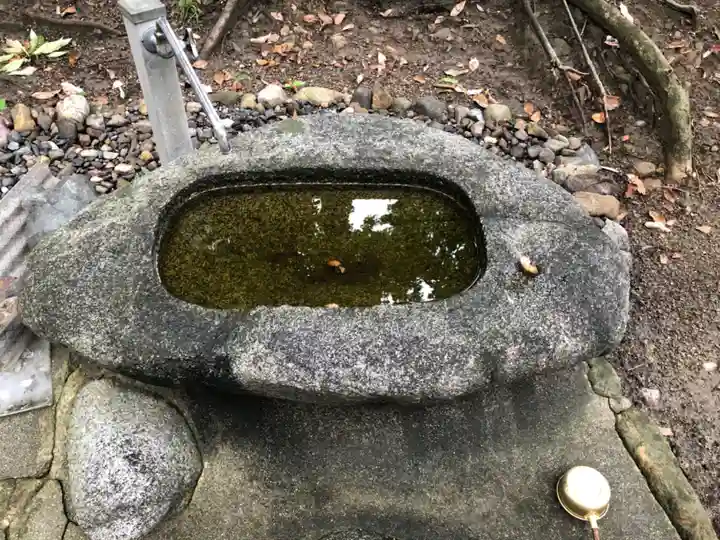新屋坐天照御魂神社(西河原鎮座)の手水舎