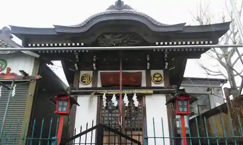 塚越稲荷神社の本殿