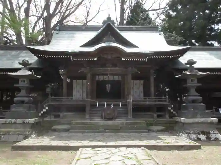 諏訪護国神社の本殿・本堂