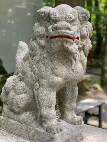 新屋山神社の狛犬