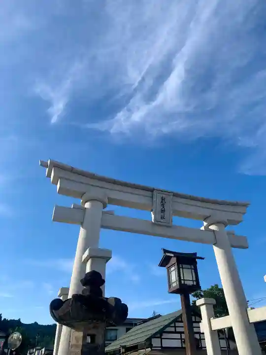 熊野大社の{uncategorized: "未分類", other: "その他", undefined: "問題あり", building: "その他建物", grave: "お墓", sacred_gate: "鳥居", guardian: "狛犬", statue: "像", buddha: "仏像", history: "歴史", nature: "自然", garden: "庭園", animal: "動物", pagoda: "塔", temizu: "手水舎", mountain_gate: "山門・神門", sanctuary: "本殿・本堂", subordinate: "末社・摂社", art: "芸術", scenery: "景色", jizo: "地蔵", ema: "絵馬", goshuin: "御朱印", omikuji: "おみくじ", items: "授与品その他", amulet: "お守り", goshuincho: "御朱印帳", eats: "食事", festival: "お祭り", votive_dance: "神楽", shichigosan: "七五三参", wedding: "結婚式", experience: "体験その他", initially: "初詣", around: "周辺", anti_infection: "感染症対策"}