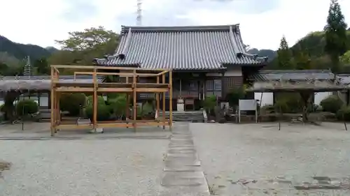 世尊寺の本殿・本堂