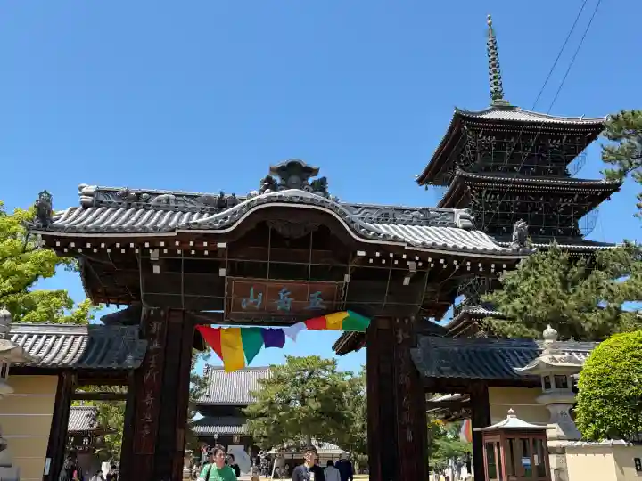 善通寺の{uncategorized: "未分類", other: "その他", undefined: "問題あり", building: "その他建物", grave: "お墓", sacred_gate: "鳥居", guardian: "狛犬", statue: "像", buddha: "仏像", history: "歴史", nature: "自然", garden: "庭園", animal: "動物", pagoda: "塔", temizu: "手水舎", mountain_gate: "山門・神門", sanctuary: "本殿・本堂", subordinate: "末社・摂社", art: "芸術", scenery: "景色", jizo: "地蔵", ema: "絵馬", goshuin: "御朱印", omikuji: "おみくじ", items: "授与品その他", amulet: "お守り", goshuincho: "御朱印帳", eats: "食事", festival: "お祭り", votive_dance: "神楽", shichigosan: "七五三参", wedding: "結婚式", experience: "体験その他", initially: "初詣", around: "周辺", anti_infection: "感染症対策"}