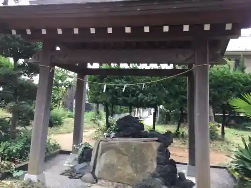茂侶神社の手水舎