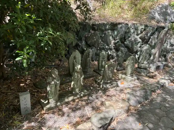 安楽寺の{uncategorized: "未分類", other: "その他", undefined: "問題あり", building: "その他建物", grave: "お墓", sacred_gate: "鳥居", guardian: "狛犬", statue: "像", buddha: "仏像", history: "歴史", nature: "自然", garden: "庭園", animal: "動物", pagoda: "塔", temizu: "手水舎", mountain_gate: "山門・神門", sanctuary: "本殿・本堂", subordinate: "末社・摂社", art: "芸術", scenery: "景色", jizo: "地蔵", ema: "絵馬", goshuin: "御朱印", omikuji: "おみくじ", items: "授与品その他", amulet: "お守り", goshuincho: "御朱印帳", eats: "食事", festival: "お祭り", votive_dance: "神楽", shichigosan: "七五三参", wedding: "結婚式", experience: "体験その他", initially: "初詣", around: "周辺", anti_infection: "感染症対策"}