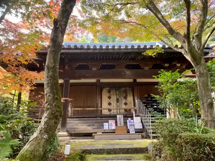善法律寺の本殿・本堂