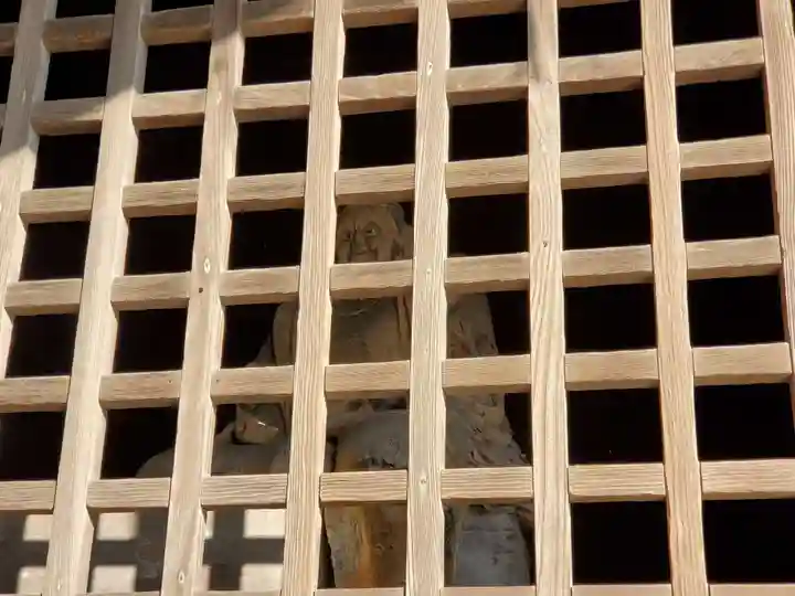 魚吹八幡神社の像