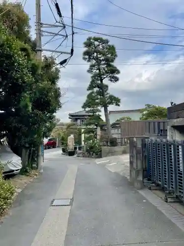 日蓮宗龍口山本龍寺の{uncategorized: "未分類", other: "その他", undefined: "問題あり", building: "その他建物", grave: "お墓", sacred_gate: "鳥居", guardian: "狛犬", statue: "像", buddha: "仏像", history: "歴史", nature: "自然", garden: "庭園", animal: "動物", pagoda: "塔", temizu: "手水舎", mountain_gate: "山門・神門", sanctuary: "本殿・本堂", subordinate: "末社・摂社", art: "芸術", scenery: "景色", jizo: "地蔵", ema: "絵馬", goshuin: "御朱印", omikuji: "おみくじ", items: "授与品その他", amulet: "お守り", goshuincho: "御朱印帳", eats: "食事", festival: "お祭り", votive_dance: "神楽", shichigosan: "七五三参", wedding: "結婚式", experience: "体験その他", initially: "初詣", around: "周辺", anti_infection: "感染症対策"}