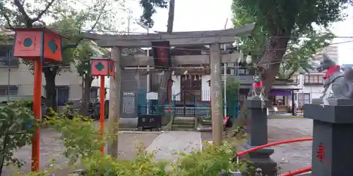 塚越稲荷神社の鳥居