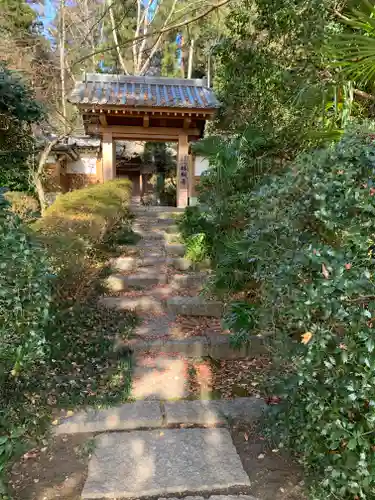 林照寺の山門