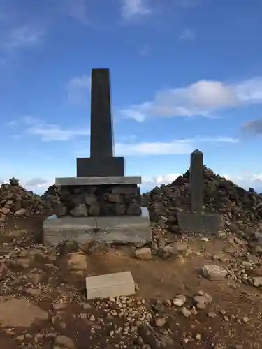 刈田嶺神社(奥宮)の塔