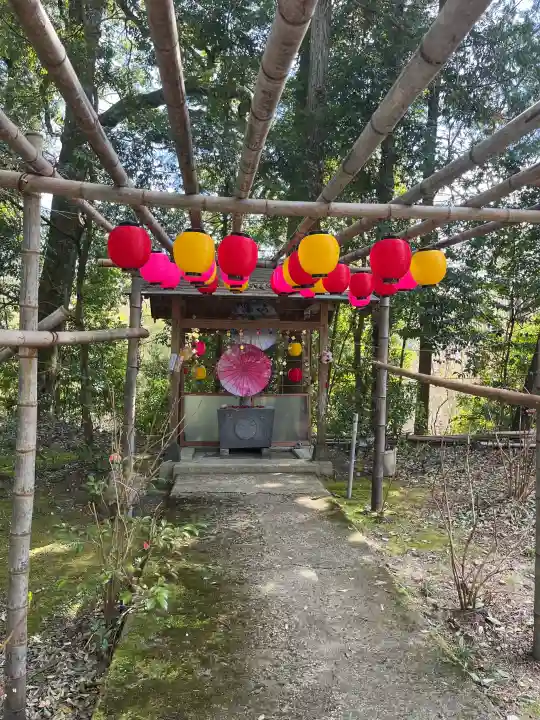 鷺神社の{uncategorized: "未分類", other: "その他", undefined: "問題あり", building: "その他建物", grave: "お墓", sacred_gate: "鳥居", guardian: "狛犬", statue: "像", buddha: "仏像", history: "歴史", nature: "自然", garden: "庭園", animal: "動物", pagoda: "塔", temizu: "手水舎", mountain_gate: "山門・神門", sanctuary: "本殿・本堂", subordinate: "末社・摂社", art: "芸術", scenery: "景色", jizo: "地蔵", ema: "絵馬", goshuin: "御朱印", omikuji: "おみくじ", items: "授与品その他", amulet: "お守り", goshuincho: "御朱印帳", eats: "食事", festival: "お祭り", votive_dance: "神楽", shichigosan: "七五三参", wedding: "結婚式", experience: "体験その他", initially: "初詣", around: "周辺", anti_infection: "感染症対策"}