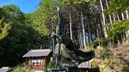 長明寺の像