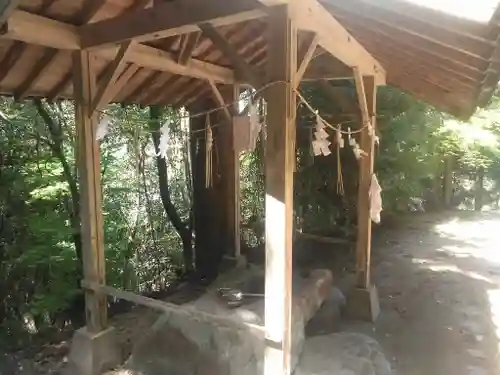 遠貴神社の手水舎