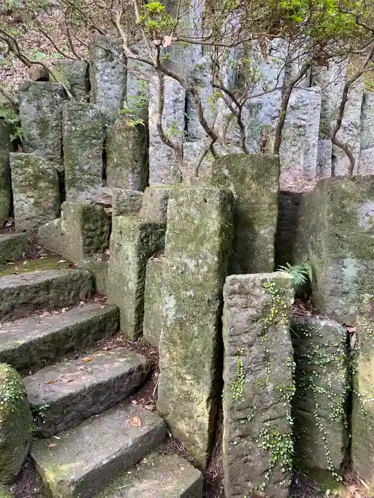 鎮西大社諏訪神社の{uncategorized: "未分類", other: "その他", undefined: "問題あり", building: "その他建物", grave: "お墓", sacred_gate: "鳥居", guardian: "狛犬", statue: "像", buddha: "仏像", history: "歴史", nature: "自然", garden: "庭園", animal: "動物", pagoda: "塔", temizu: "手水舎", mountain_gate: "山門・神門", sanctuary: "本殿・本堂", subordinate: "末社・摂社", art: "芸術", scenery: "景色", jizo: "地蔵", ema: "絵馬", goshuin: "御朱印", omikuji: "おみくじ", items: "授与品その他", amulet: "お守り", goshuincho: "御朱印帳", eats: "食事", festival: "お祭り", votive_dance: "神楽", shichigosan: "七五三参", wedding: "結婚式", experience: "体験その他", initially: "初詣", around: "周辺", anti_infection: "感染症対策"}