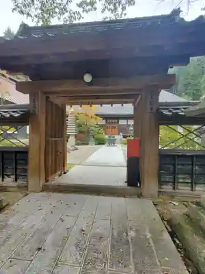 信綱寺の山門・神門