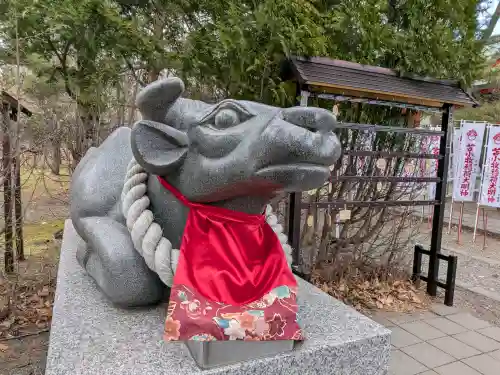 樽前山神社の{uncategorized: "未分類", other: "その他", undefined: "問題あり", building: "その他建物", grave: "お墓", sacred_gate: "鳥居", guardian: "狛犬", statue: "像", buddha: "仏像", history: "歴史", nature: "自然", garden: "庭園", animal: "動物", pagoda: "塔", temizu: "手水舎", mountain_gate: "山門・神門", sanctuary: "本殿・本堂", subordinate: "末社・摂社", art: "芸術", scenery: "景色", jizo: "地蔵", ema: "絵馬", goshuin: "御朱印", omikuji: "おみくじ", items: "授与品その他", amulet: "お守り", goshuincho: "御朱印帳", eats: "食事", festival: "お祭り", votive_dance: "神楽", shichigosan: "七五三参", wedding: "結婚式", experience: "体験その他", initially: "初詣", around: "周辺", anti_infection: "感染症対策"}