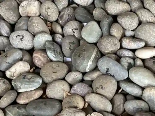 虻田神社の{uncategorized: "未分類", other: "その他", undefined: "問題あり", building: "その他建物", grave: "お墓", sacred_gate: "鳥居", guardian: "狛犬", statue: "像", buddha: "仏像", history: "歴史", nature: "自然", garden: "庭園", animal: "動物", pagoda: "塔", temizu: "手水舎", mountain_gate: "山門・神門", sanctuary: "本殿・本堂", subordinate: "末社・摂社", art: "芸術", scenery: "景色", jizo: "地蔵", ema: "絵馬", goshuin: "御朱印", omikuji: "おみくじ", items: "授与品その他", amulet: "お守り", goshuincho: "御朱印帳", eats: "食事", festival: "お祭り", votive_dance: "神楽", shichigosan: "七五三参", wedding: "結婚式", experience: "体験その他", initially: "初詣", around: "周辺", anti_infection: "感染症対策"}