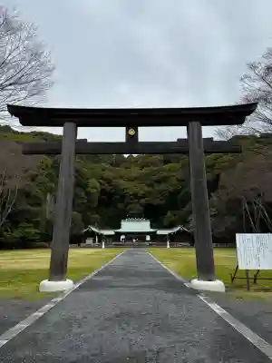 靜岡縣護國神社の{uncategorized: "未分類", other: "その他", undefined: "問題あり", building: "その他建物", grave: "お墓", sacred_gate: "鳥居", guardian: "狛犬", statue: "像", buddha: "仏像", history: "歴史", nature: "自然", garden: "庭園", animal: "動物", pagoda: "塔", temizu: "手水舎", mountain_gate: "山門・神門", sanctuary: "本殿・本堂", subordinate: "末社・摂社", art: "芸術", scenery: "景色", jizo: "地蔵", ema: "絵馬", goshuin: "御朱印", omikuji: "おみくじ", items: "授与品その他", amulet: "お守り", goshuincho: "御朱印帳", eats: "食事", festival: "お祭り", votive_dance: "神楽", shichigosan: "七五三参", wedding: "結婚式", experience: "体験その他", initially: "初詣", around: "周辺", anti_infection: "感染症対策"}
