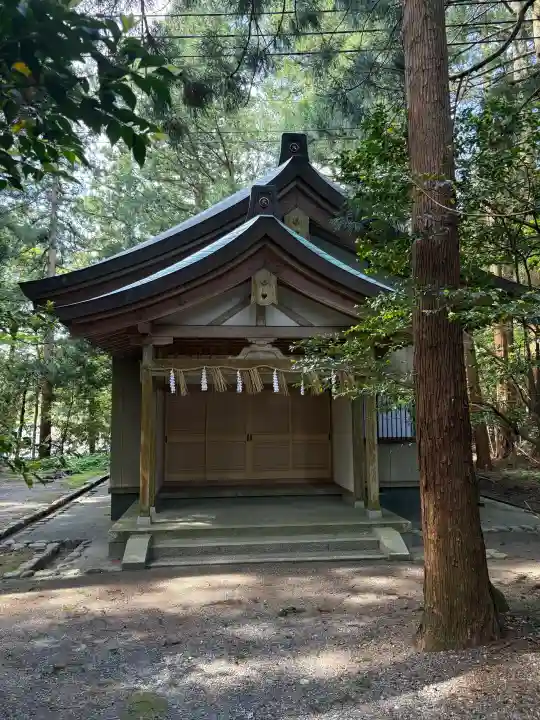 彌彦神社の{uncategorized: "未分類", other: "その他", undefined: "問題あり", building: "その他建物", grave: "お墓", sacred_gate: "鳥居", guardian: "狛犬", statue: "像", buddha: "仏像", history: "歴史", nature: "自然", garden: "庭園", animal: "動物", pagoda: "塔", temizu: "手水舎", mountain_gate: "山門・神門", sanctuary: "本殿・本堂", subordinate: "末社・摂社", art: "芸術", scenery: "景色", jizo: "地蔵", ema: "絵馬", goshuin: "御朱印", omikuji: "おみくじ", items: "授与品その他", amulet: "お守り", goshuincho: "御朱印帳", eats: "食事", festival: "お祭り", votive_dance: "神楽", shichigosan: "七五三参", wedding: "結婚式", experience: "体験その他", initially: "初詣", around: "周辺", anti_infection: "感染症対策"}