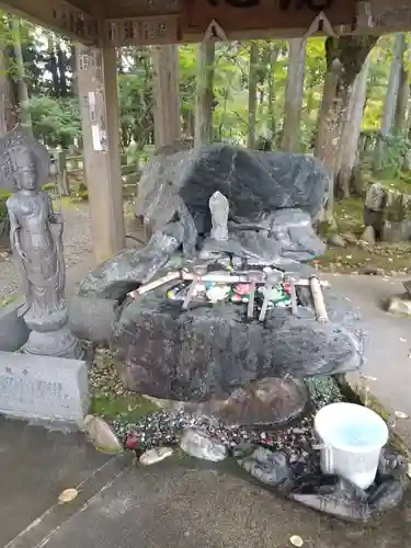 如法寺（鳥追観音）の手水舎