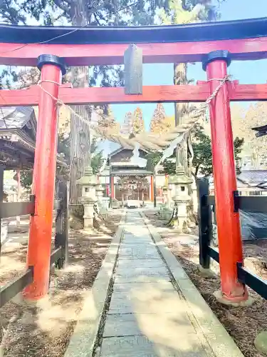 石鳥谷熊野神社の{uncategorized: "未分類", other: "その他", undefined: "問題あり", building: "その他建物", grave: "お墓", sacred_gate: "鳥居", guardian: "狛犬", statue: "像", buddha: "仏像", history: "歴史", nature: "自然", garden: "庭園", animal: "動物", pagoda: "塔", temizu: "手水舎", mountain_gate: "山門・神門", sanctuary: "本殿・本堂", subordinate: "末社・摂社", art: "芸術", scenery: "景色", jizo: "地蔵", ema: "絵馬", goshuin: "御朱印", omikuji: "おみくじ", items: "授与品その他", amulet: "お守り", goshuincho: "御朱印帳", eats: "食事", festival: "お祭り", votive_dance: "神楽", shichigosan: "七五三参", wedding: "結婚式", experience: "体験その他", initially: "初詣", around: "周辺", anti_infection: "感染症対策"}
