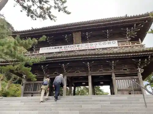 誕生寺の山門・神門