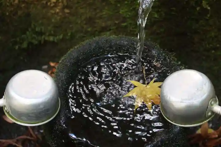 磐椅神社の手水舎