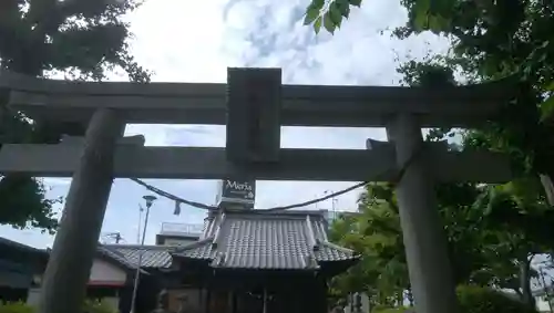 鵜森稲荷神社の鳥居