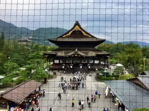 善光寺の本殿・本堂