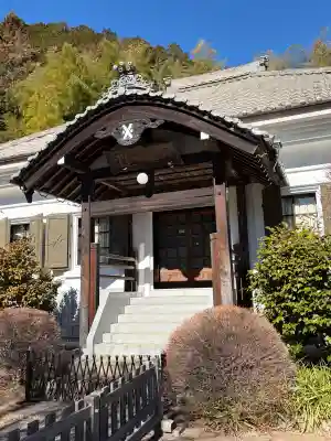 興徳寺の{uncategorized: "未分類", other: "その他", undefined: "問題あり", building: "その他建物", grave: "お墓", sacred_gate: "鳥居", guardian: "狛犬", statue: "像", buddha: "仏像", history: "歴史", nature: "自然", garden: "庭園", animal: "動物", pagoda: "塔", temizu: "手水舎", mountain_gate: "山門・神門", sanctuary: "本殿・本堂", subordinate: "末社・摂社", art: "芸術", scenery: "景色", jizo: "地蔵", ema: "絵馬", goshuin: "御朱印", omikuji: "おみくじ", items: "授与品その他", amulet: "お守り", goshuincho: "御朱印帳", eats: "食事", festival: "お祭り", votive_dance: "神楽", shichigosan: "七五三参", wedding: "結婚式", experience: "体験その他", initially: "初詣", around: "周辺", anti_infection: "感染症対策"}