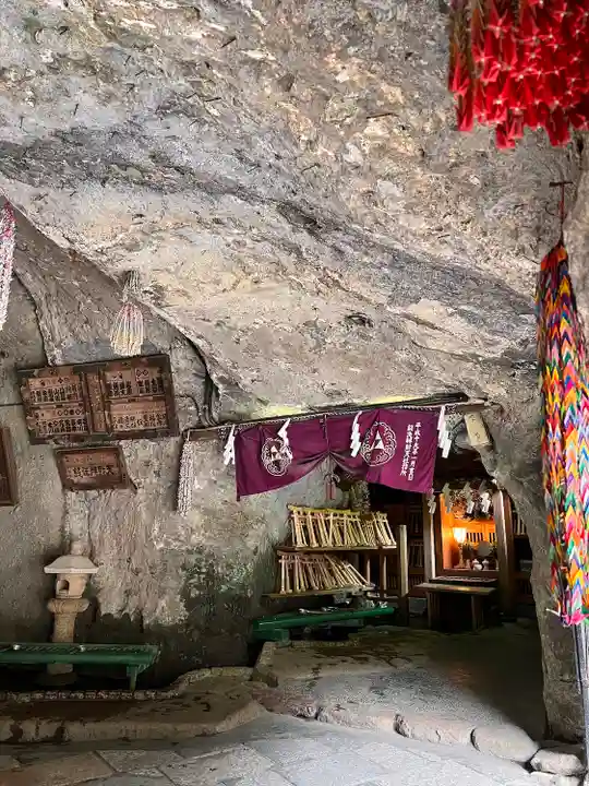 銭洗弁財天宇賀福神社(神奈川県)
