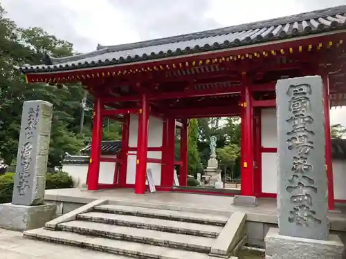 屋島寺の山門