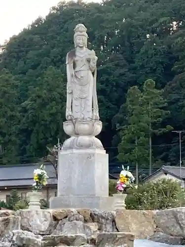 箕輪山満行院霊巖寺の仏像