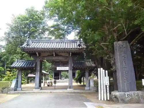 鏡忍寺の山門