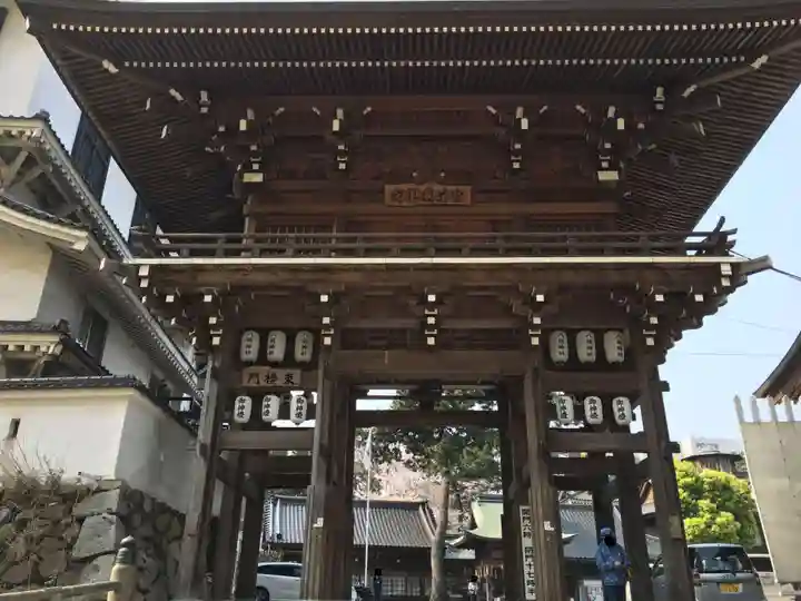 小倉祇園八坂神社の山門・神門