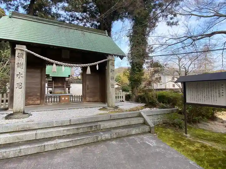 白山比咩神社の{uncategorized: "未分類", other: "その他", undefined: "問題あり", building: "その他建物", grave: "お墓", sacred_gate: "鳥居", guardian: "狛犬", statue: "像", buddha: "仏像", history: "歴史", nature: "自然", garden: "庭園", animal: "動物", pagoda: "塔", temizu: "手水舎", mountain_gate: "山門・神門", sanctuary: "本殿・本堂", subordinate: "末社・摂社", art: "芸術", scenery: "景色", jizo: "地蔵", ema: "絵馬", goshuin: "御朱印", omikuji: "おみくじ", items: "授与品その他", amulet: "お守り", goshuincho: "御朱印帳", eats: "食事", festival: "お祭り", votive_dance: "神楽", shichigosan: "七五三参", wedding: "結婚式", experience: "体験その他", initially: "初詣", around: "周辺", anti_infection: "感染症対策"}