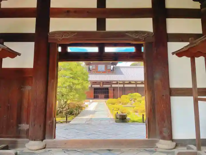 東福禅寺(東福寺)の{uncategorized: "未分類", other: "その他", undefined: "問題あり", building: "その他建物", grave: "お墓", sacred_gate: "鳥居", guardian: "狛犬", statue: "像", buddha: "仏像", history: "歴史", nature: "自然", garden: "庭園", animal: "動物", pagoda: "塔", temizu: "手水舎", mountain_gate: "山門・神門", sanctuary: "本殿・本堂", subordinate: "末社・摂社", art: "芸術", scenery: "景色", jizo: "地蔵", ema: "絵馬", goshuin: "御朱印", omikuji: "おみくじ", items: "授与品その他", amulet: "お守り", goshuincho: "御朱印帳", eats: "食事", festival: "お祭り", votive_dance: "神楽", shichigosan: "七五三参", wedding: "結婚式", experience: "体験その他", initially: "初詣", around: "周辺", anti_infection: "感染症対策"}