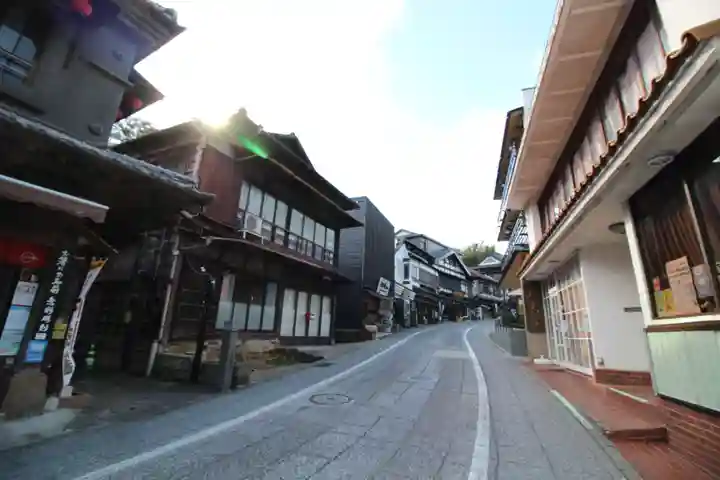 成田山 薬師堂(旧本堂)の周辺