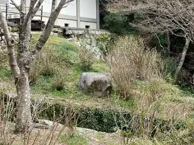 東大寺別院阿弥陀寺の{uncategorized: "未分類", other: "その他", undefined: "問題あり", building: "その他建物", grave: "お墓", sacred_gate: "鳥居", guardian: "狛犬", statue: "像", buddha: "仏像", history: "歴史", nature: "自然", garden: "庭園", animal: "動物", pagoda: "塔", temizu: "手水舎", mountain_gate: "山門・神門", sanctuary: "本殿・本堂", subordinate: "末社・摂社", art: "芸術", scenery: "景色", jizo: "地蔵", ema: "絵馬", goshuin: "御朱印", omikuji: "おみくじ", items: "授与品その他", amulet: "お守り", goshuincho: "御朱印帳", eats: "食事", festival: "お祭り", votive_dance: "神楽", shichigosan: "七五三参", wedding: "結婚式", experience: "体験その他", initially: "初詣", around: "周辺", anti_infection: "感染症対策"}
