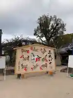 藤森神社の{uncategorized: "未分類", other: "その他", undefined: "問題あり", building: "その他建物", grave: "お墓", sacred_gate: "鳥居", guardian: "狛犬", statue: "像", buddha: "仏像", history: "歴史", nature: "自然", garden: "庭園", animal: "動物", pagoda: "塔", temizu: "手水舎", mountain_gate: "山門・神門", sanctuary: "本殿・本堂", subordinate: "末社・摂社", art: "芸術", scenery: "景色", jizo: "地蔵", ema: "絵馬", goshuin: "御朱印", omikuji: "おみくじ", items: "授与品その他", amulet: "お守り", goshuincho: "御朱印帳", eats: "食事", festival: "お祭り", votive_dance: "神楽", shichigosan: "七五三参", wedding: "結婚式", experience: "体験その他", initially: "初詣", around: "周辺", anti_infection: "感染症対策"}
