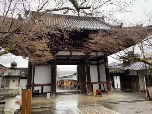 石山寺の山門・神門