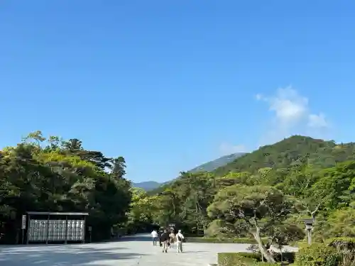 伊勢神宮内宮（皇大神宮）の{uncategorized: "未分類", other: "その他", undefined: "問題あり", building: "その他建物", grave: "お墓", sacred_gate: "鳥居", guardian: "狛犬", statue: "像", buddha: "仏像", history: "歴史", nature: "自然", garden: "庭園", animal: "動物", pagoda: "塔", temizu: "手水舎", mountain_gate: "山門・神門", sanctuary: "本殿・本堂", subordinate: "末社・摂社", art: "芸術", scenery: "景色", jizo: "地蔵", ema: "絵馬", goshuin: "御朱印", omikuji: "おみくじ", items: "授与品その他", amulet: "お守り", goshuincho: "御朱印帳", eats: "食事", festival: "お祭り", votive_dance: "神楽", shichigosan: "七五三参", wedding: "結婚式", experience: "体験その他", initially: "初詣", around: "周辺", anti_infection: "感染症対策"}