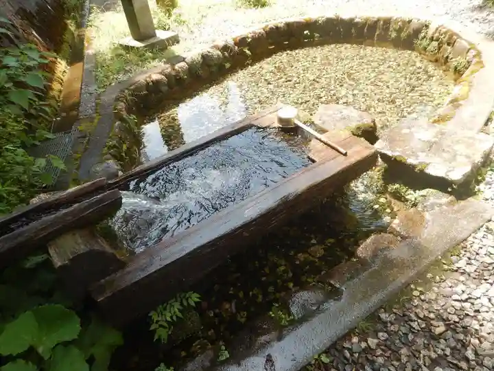 荒田口不動尊の手水舎