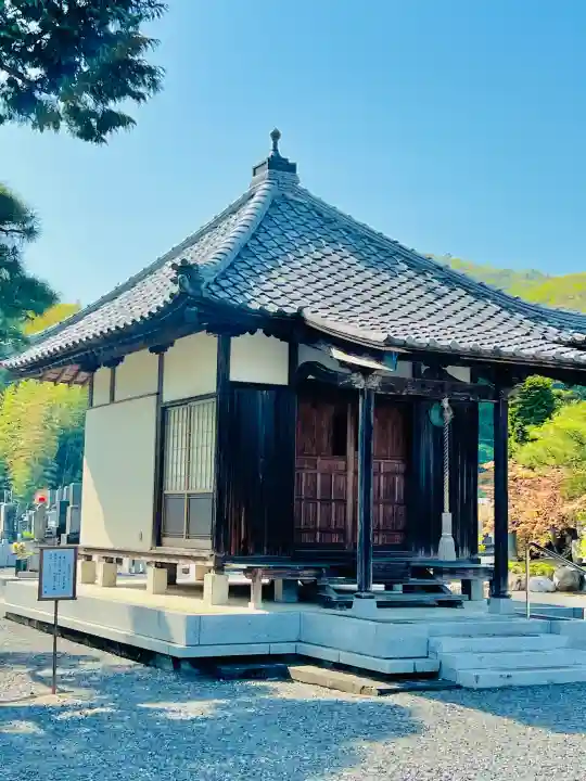 金蔵院(観音寺)の{uncategorized: "未分類", other: "その他", undefined: "問題あり", building: "その他建物", grave: "お墓", sacred_gate: "鳥居", guardian: "狛犬", statue: "像", buddha: "仏像", history: "歴史", nature: "自然", garden: "庭園", animal: "動物", pagoda: "塔", temizu: "手水舎", mountain_gate: "山門・神門", sanctuary: "本殿・本堂", subordinate: "末社・摂社", art: "芸術", scenery: "景色", jizo: "地蔵", ema: "絵馬", goshuin: "御朱印", omikuji: "おみくじ", items: "授与品その他", amulet: "お守り", goshuincho: "御朱印帳", eats: "食事", festival: "お祭り", votive_dance: "神楽", shichigosan: "七五三参", wedding: "結婚式", experience: "体験その他", initially: "初詣", around: "周辺", anti_infection: "感染症対策"}