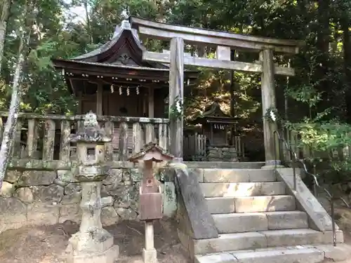 石上神宮の末社・摂社