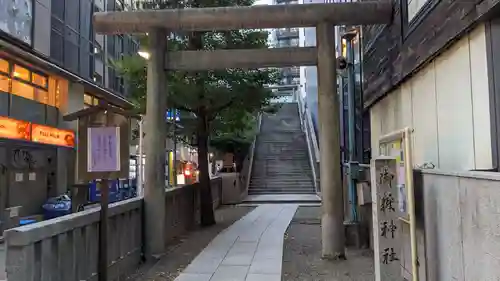 宮益御嶽神社の鳥居