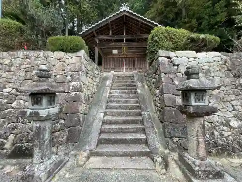 八坂神社の{uncategorized: "未分類", other: "その他", undefined: "問題あり", building: "その他建物", grave: "お墓", sacred_gate: "鳥居", guardian: "狛犬", statue: "像", buddha: "仏像", history: "歴史", nature: "自然", garden: "庭園", animal: "動物", pagoda: "塔", temizu: "手水舎", mountain_gate: "山門・神門", sanctuary: "本殿・本堂", subordinate: "末社・摂社", art: "芸術", scenery: "景色", jizo: "地蔵", ema: "絵馬", goshuin: "御朱印", omikuji: "おみくじ", items: "授与品その他", amulet: "お守り", goshuincho: "御朱印帳", eats: "食事", festival: "お祭り", votive_dance: "神楽", shichigosan: "七五三参", wedding: "結婚式", experience: "体験その他", initially: "初詣", around: "周辺", anti_infection: "感染症対策"}