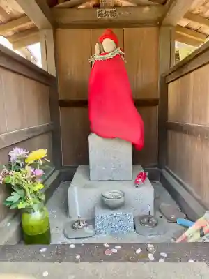 御嶽神社の{uncategorized: "未分類", other: "その他", undefined: "問題あり", building: "その他建物", grave: "お墓", sacred_gate: "鳥居", guardian: "狛犬", statue: "像", buddha: "仏像", history: "歴史", nature: "自然", garden: "庭園", animal: "動物", pagoda: "塔", temizu: "手水舎", mountain_gate: "山門・神門", sanctuary: "本殿・本堂", subordinate: "末社・摂社", art: "芸術", scenery: "景色", jizo: "地蔵", ema: "絵馬", goshuin: "御朱印", omikuji: "おみくじ", items: "授与品その他", amulet: "お守り", goshuincho: "御朱印帳", eats: "食事", festival: "お祭り", votive_dance: "神楽", shichigosan: "七五三参", wedding: "結婚式", experience: "体験その他", initially: "初詣", around: "周辺", anti_infection: "感染症対策"}